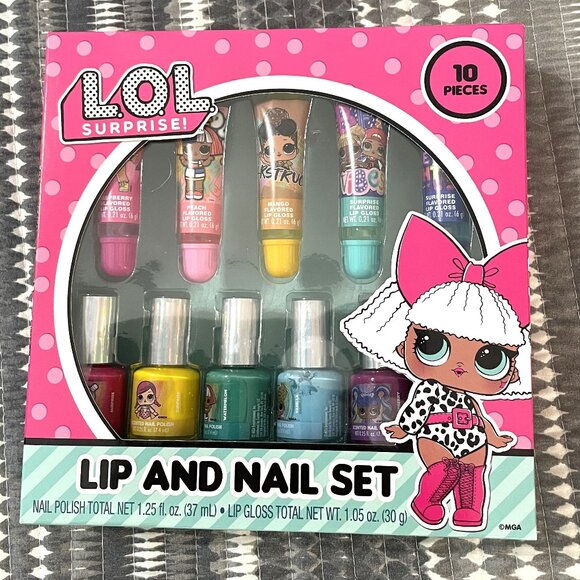 LOL Surprise 10-Piece Kids Lip Gloss and Nail Polish Beauty Gift Set - Picture 3 of 5